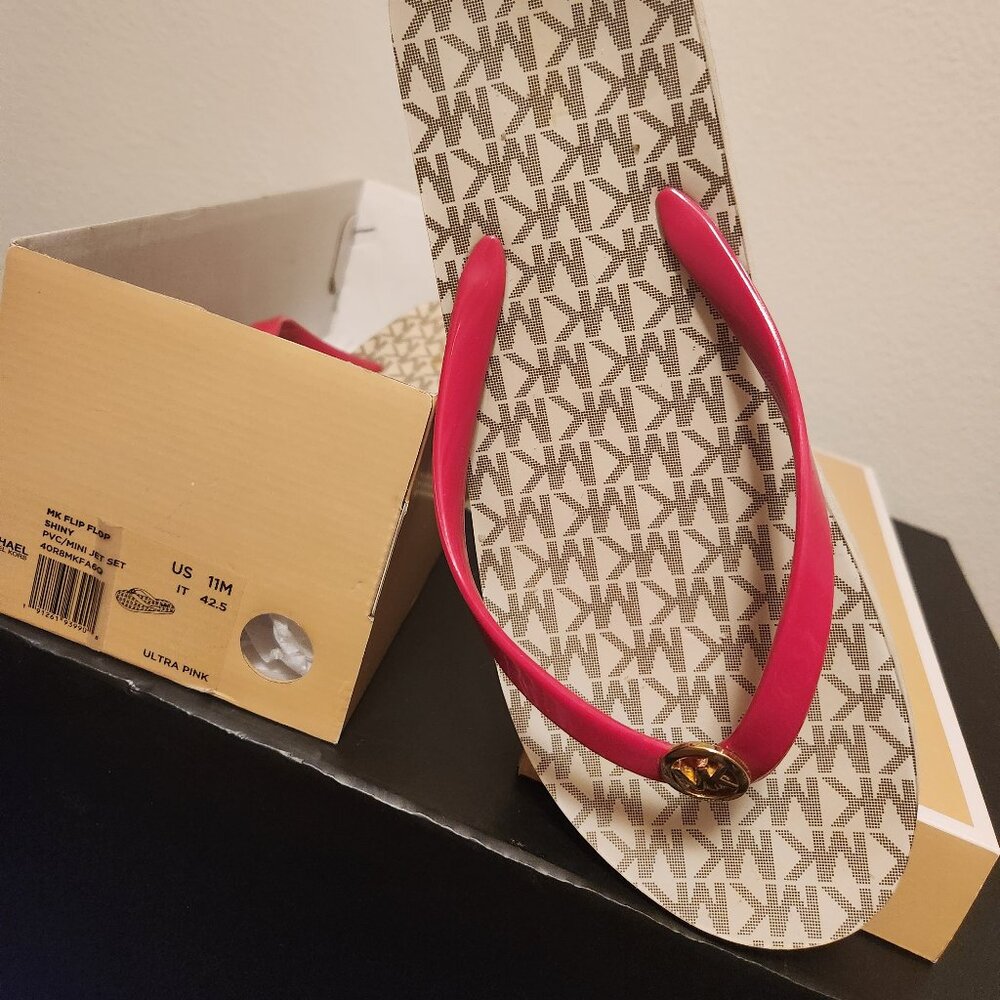 Michael Kors flip flop